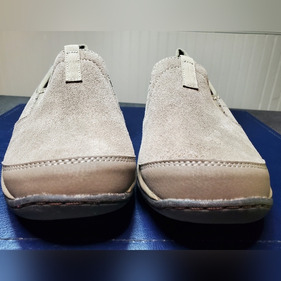 Suede Easy Spirit Langston Explorer 24 Slip-on Taupe/Light Tan Womens size 7 - Picture 3 of 9